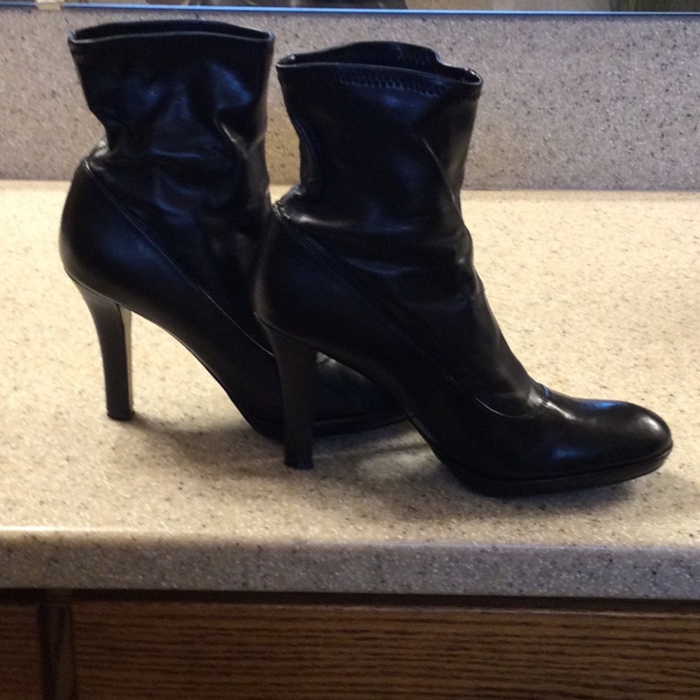 Nine West Black Platform Slip-on Ankle Boots - Size 7.5M.